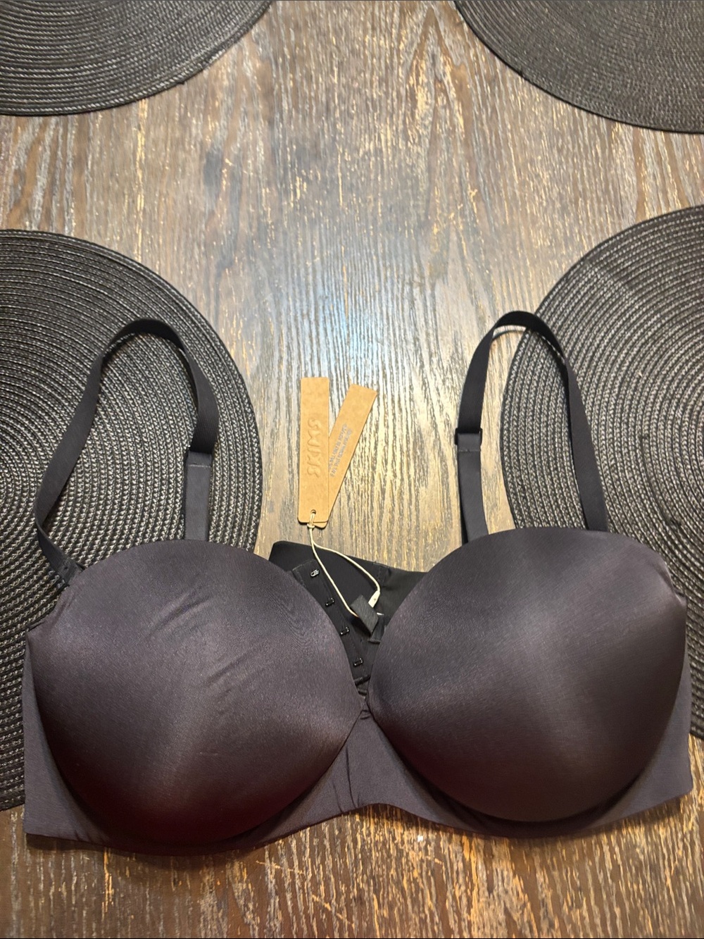 SKIMS ultimate push up strapless 40C onyx NWT Bra creases in pads